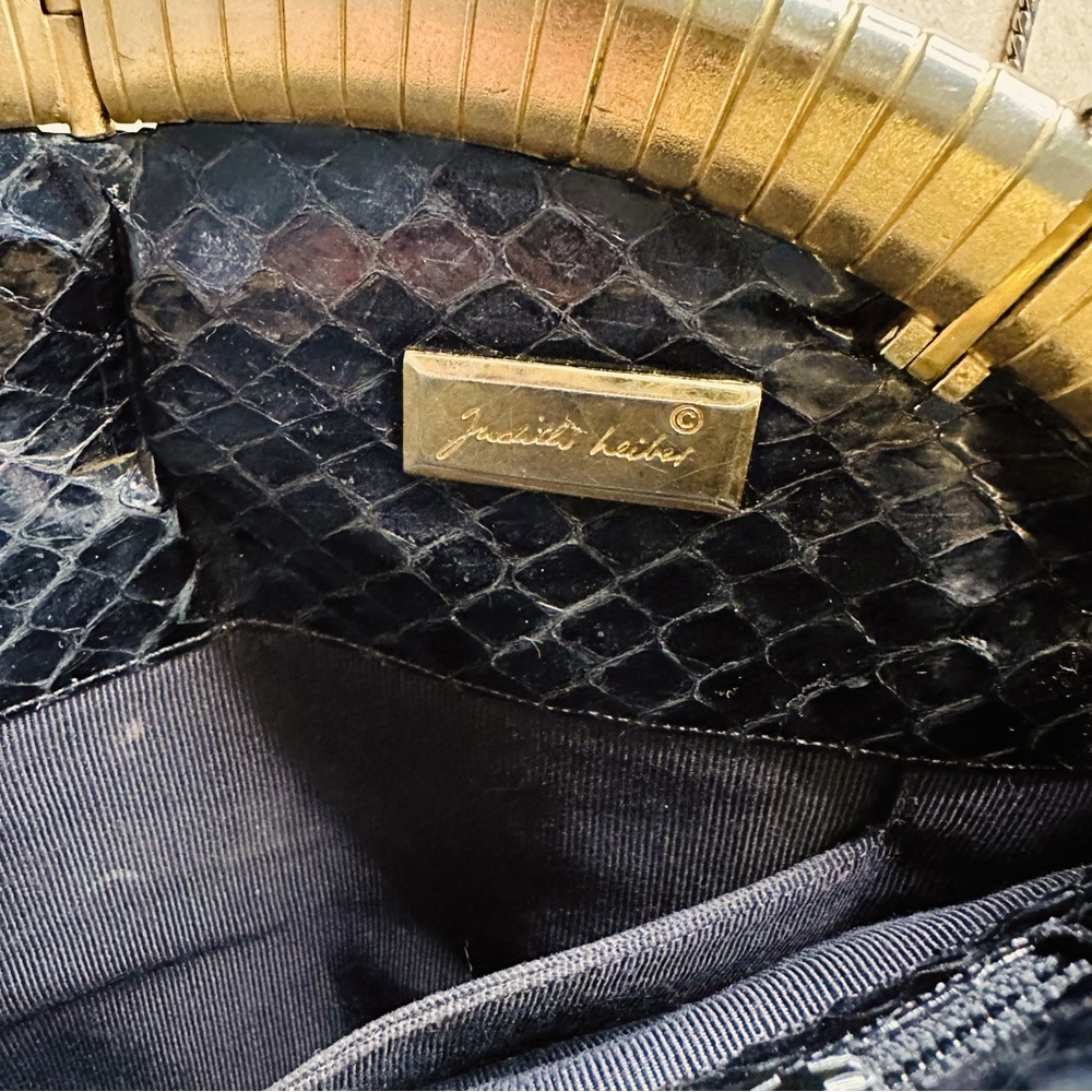 Judith Leiber vintage handbag with black onyx-Opal semiprecious stones in clasp. - Picture 4 of 7